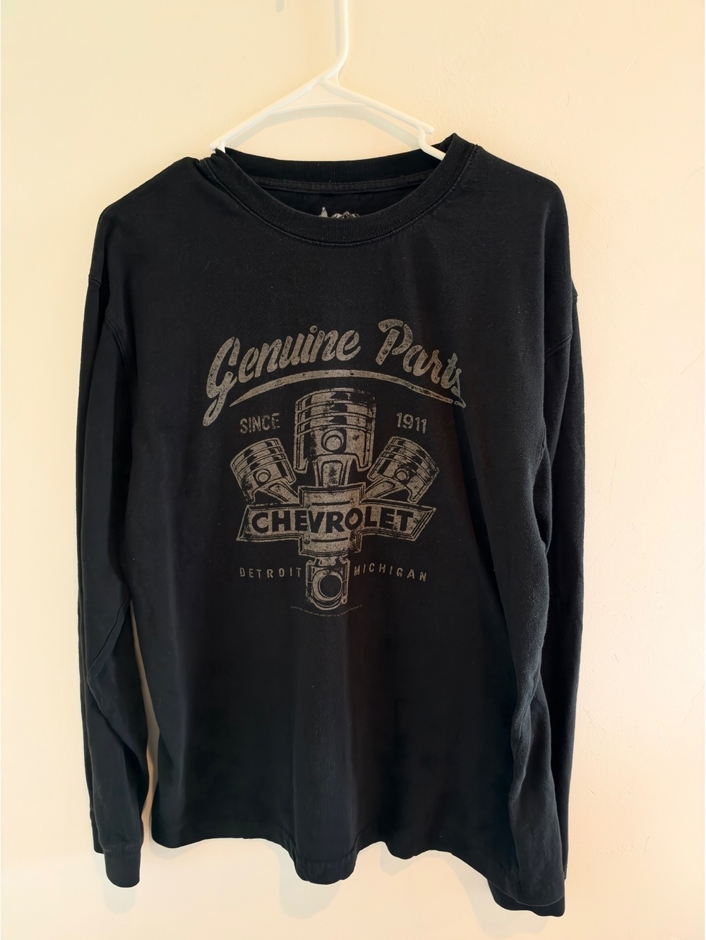 The Northern Outpost Chevrolet Genuine Parts Black Long Sleeve Graphic Shirt L